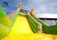 সবুজ / হলুদ জিরাফ পিভিসি Inflatable শুকনো স্লাইড বহিরঙ্গন কার্যকলাপ জন্য স্লাইড কাস্টমাইজ