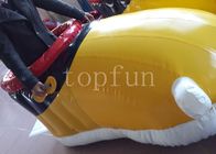 যাতায়াত হাঁটা জন্য হলুদ পিভিসি Inflatable জুতা আকর্ষণীয় Inflatable ফুটবল মাঠ