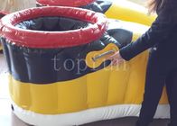 যাতায়াত হাঁটা জন্য হলুদ পিভিসি Inflatable জুতা আকর্ষণীয় Inflatable ফুটবল মাঠ