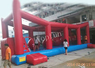 লাল এন ব্লু করিডোর প্রতিবন্ধকতা বল সঙ্গে এন Inflatable স্পোর্টস গেম এন আরোহণ ওয়াল
