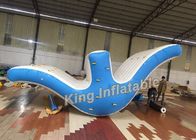 উত্তেজনাপূর্ণ 0.9 মিমি পিভিসি ব্লু / হোয়াইট ফ্লাই পাখি Seesaw জল পার্ক জন্য Inflatable জল খেলনা