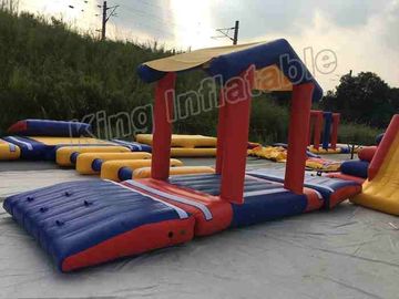0.9 মিমি পিভিসি Tarpaulin বিশাল inflatable জল পার্ক লাল / নীল রঙের সঙ্গে 40 মি ব্যাসার্ধ