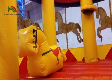 কিডস জন্য স্লাইড সঙ্গে 8x6m বেগুনি ক্যারোজেল Inflatable মজা বাণিজ্যিক বাউন্স ঘর
