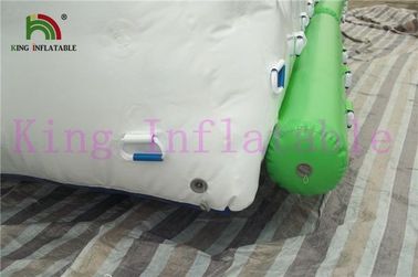 0.9 মিমি পিভিসি Tarpaulin হোয়াইট / সবুজ inflatable জল খেলনা জল পার্ক জন্য জায়ান্ট Iceberg