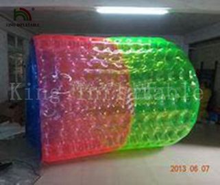 লাল এবং সবুজ 2.8 মি লং Inflatable জল রোলার Inflatable জল খেলা খেলা বল খেলনা