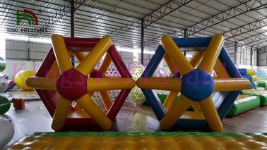 টেকসই Inflatable জল খেলনা রঙ কাস্টম পিভিসি সিই সঙ্গে ওয়াটার হুইল হাঁটা অনুমোদিত