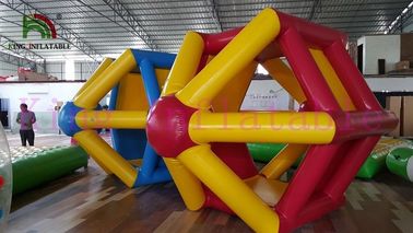টেকসই Inflatable জল খেলনা রঙ কাস্টম পিভিসি সিই সঙ্গে ওয়াটার হুইল হাঁটা অনুমোদিত