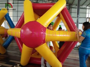টেকসই Inflatable জল খেলনা রঙ কাস্টম পিভিসি সিই সঙ্গে ওয়াটার হুইল হাঁটা অনুমোদিত