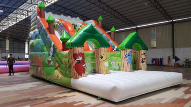 বাণিজ্যিক ভাড়া জন্য বন থিম inflatable শুকনো স্লাইড সবুজ গাছ বাচ্চাদের খেলার মাঠ